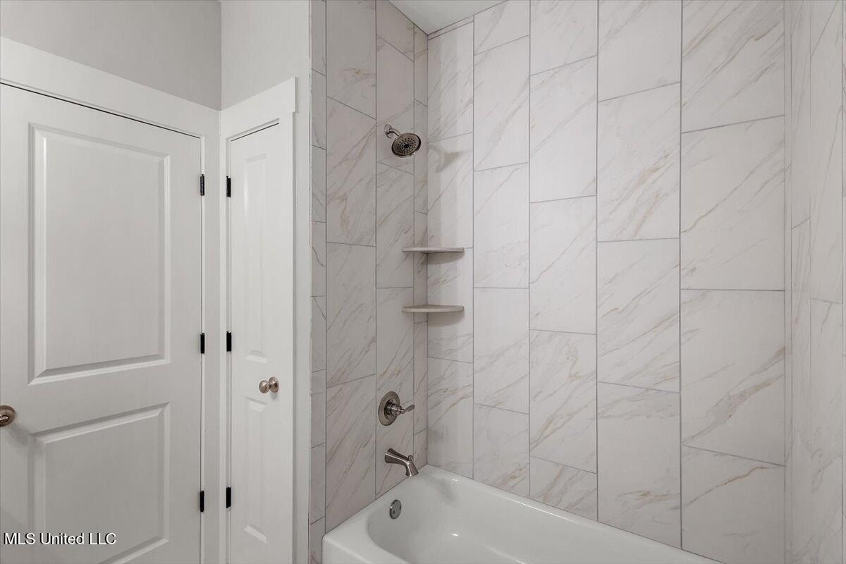 617 Sunflower Street. Nesbit, MS 38651