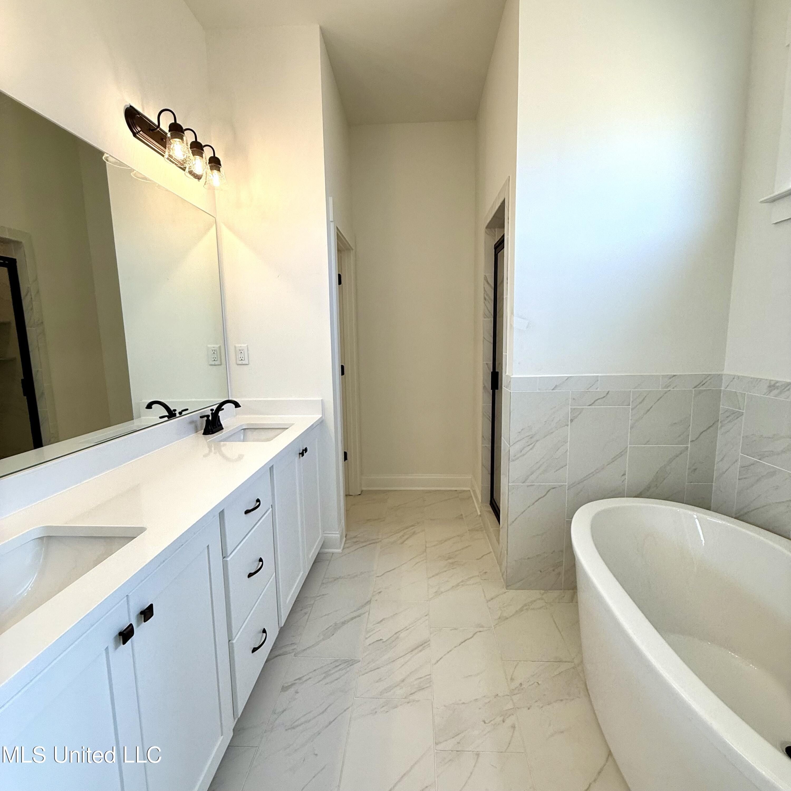 607 Sunflower Street. Nesbit, MS 38651