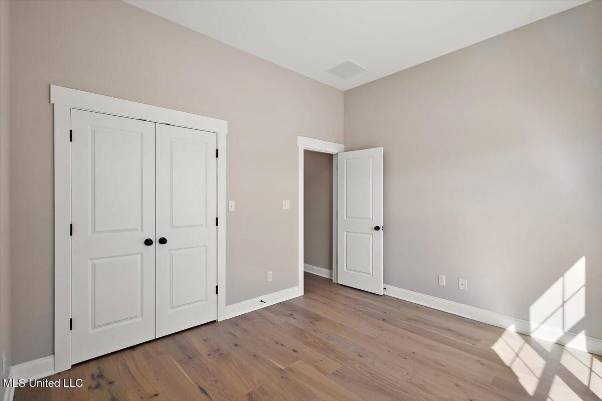 1184 Creekside Lane. Hernando, MS 38632