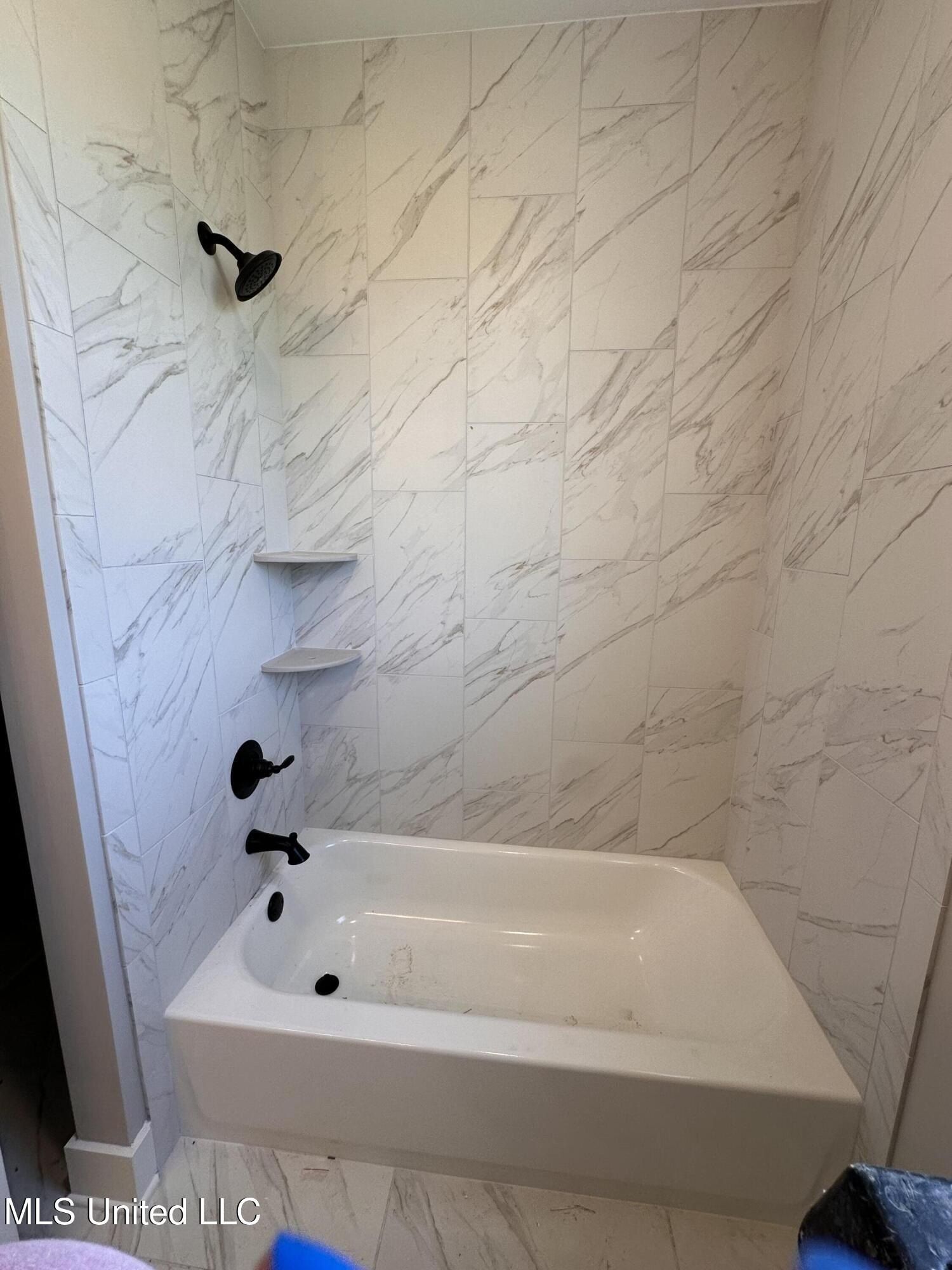 1735 Bakersfield Way. Nesbit, MS 38651