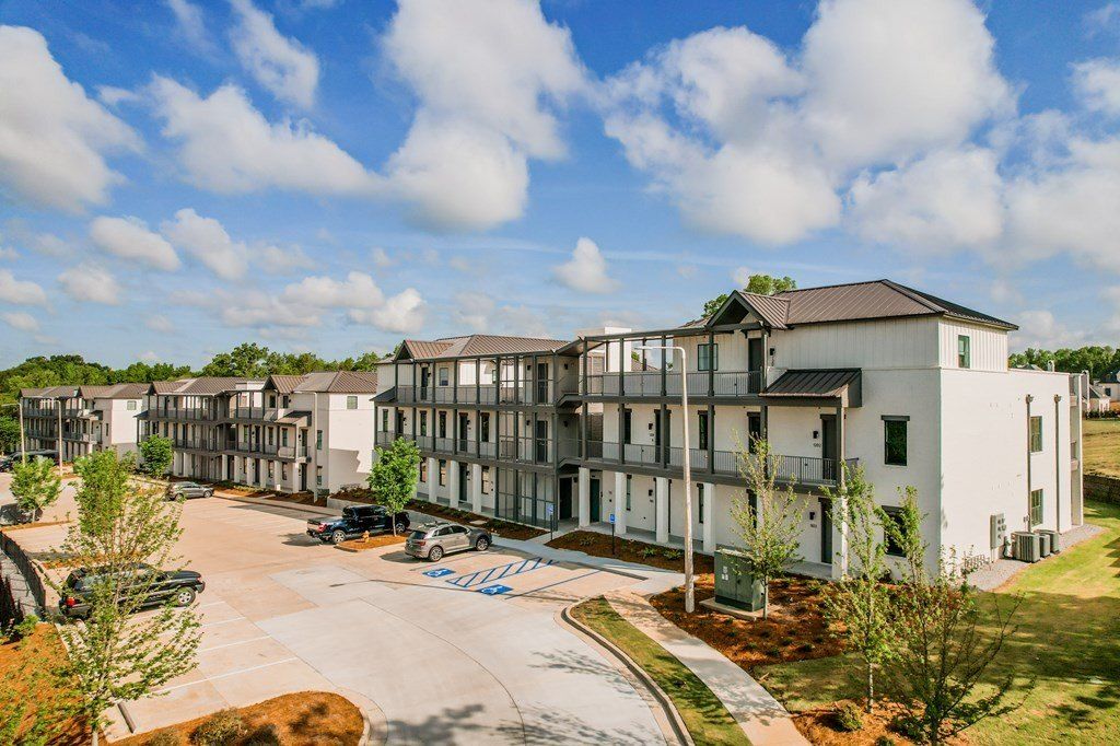 2202 Fairmont Way. Oxford, MS 38655