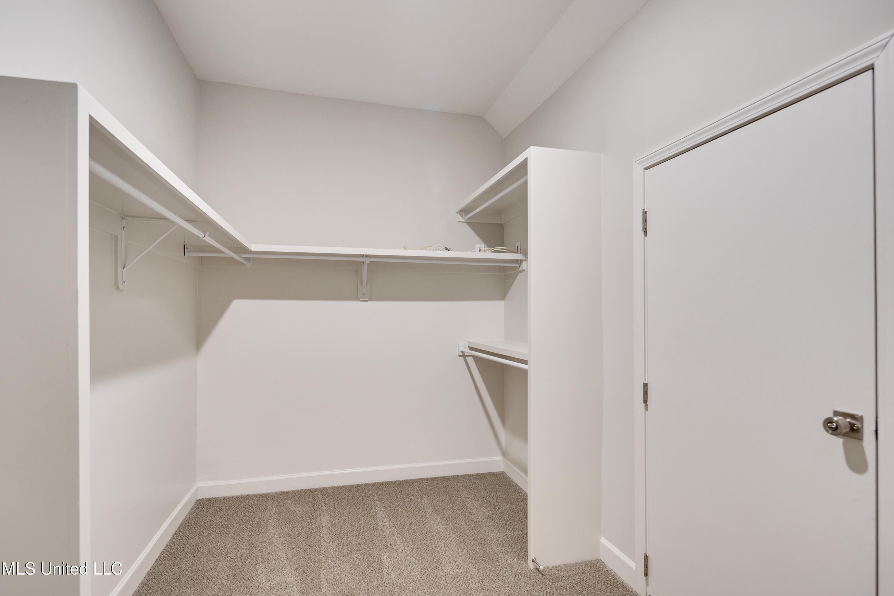 2327 Livingston Way. Hernando, MS 38632