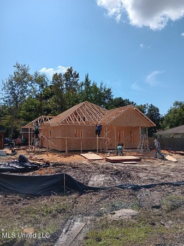 2925 Graveline Road. Gautier, MS 39553