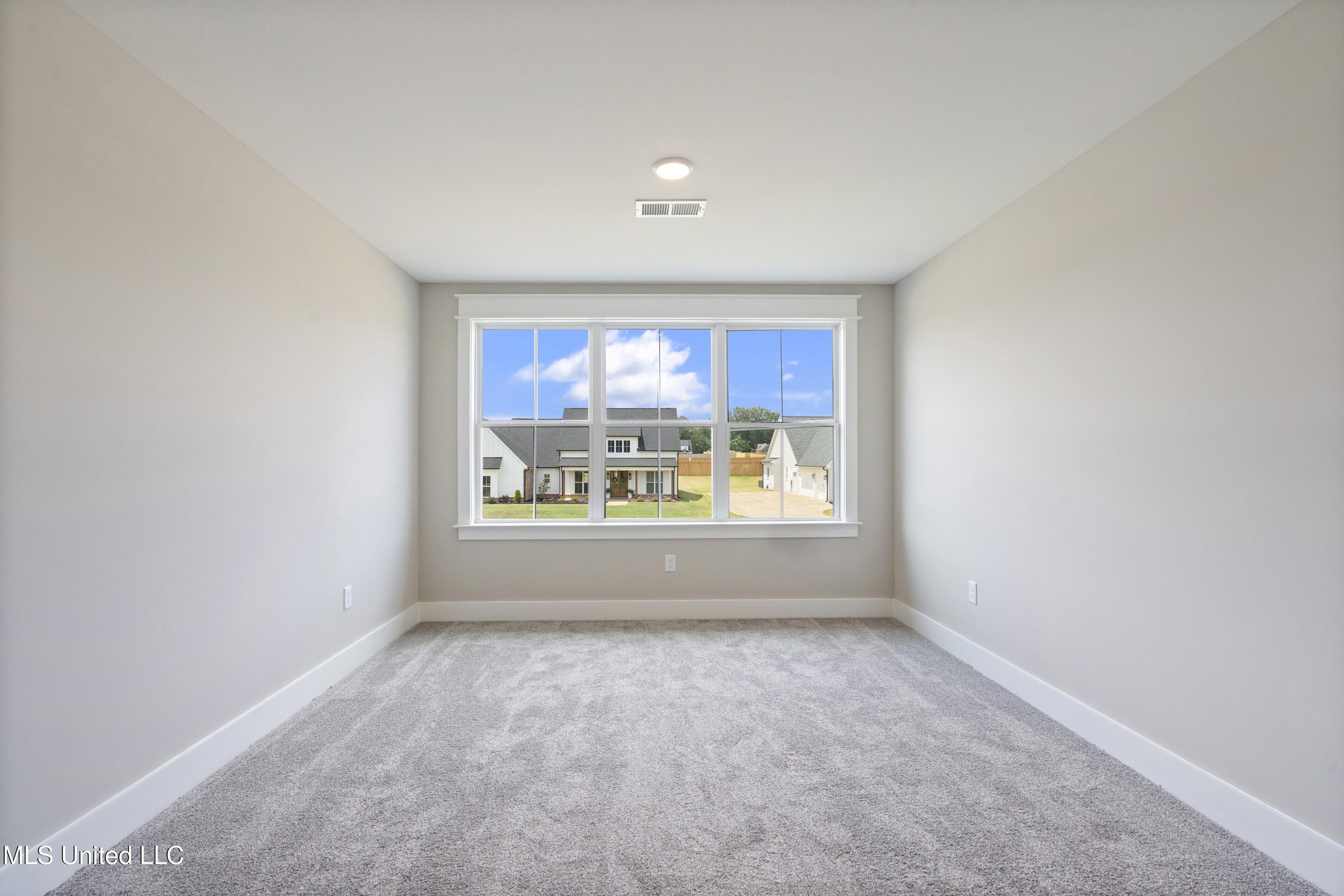 1794 Bakersfield Way. Nesbit, MS 38651