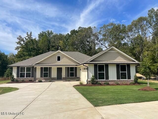 4283 W Olivia Circle Drive. Olive Branch, MS 38654