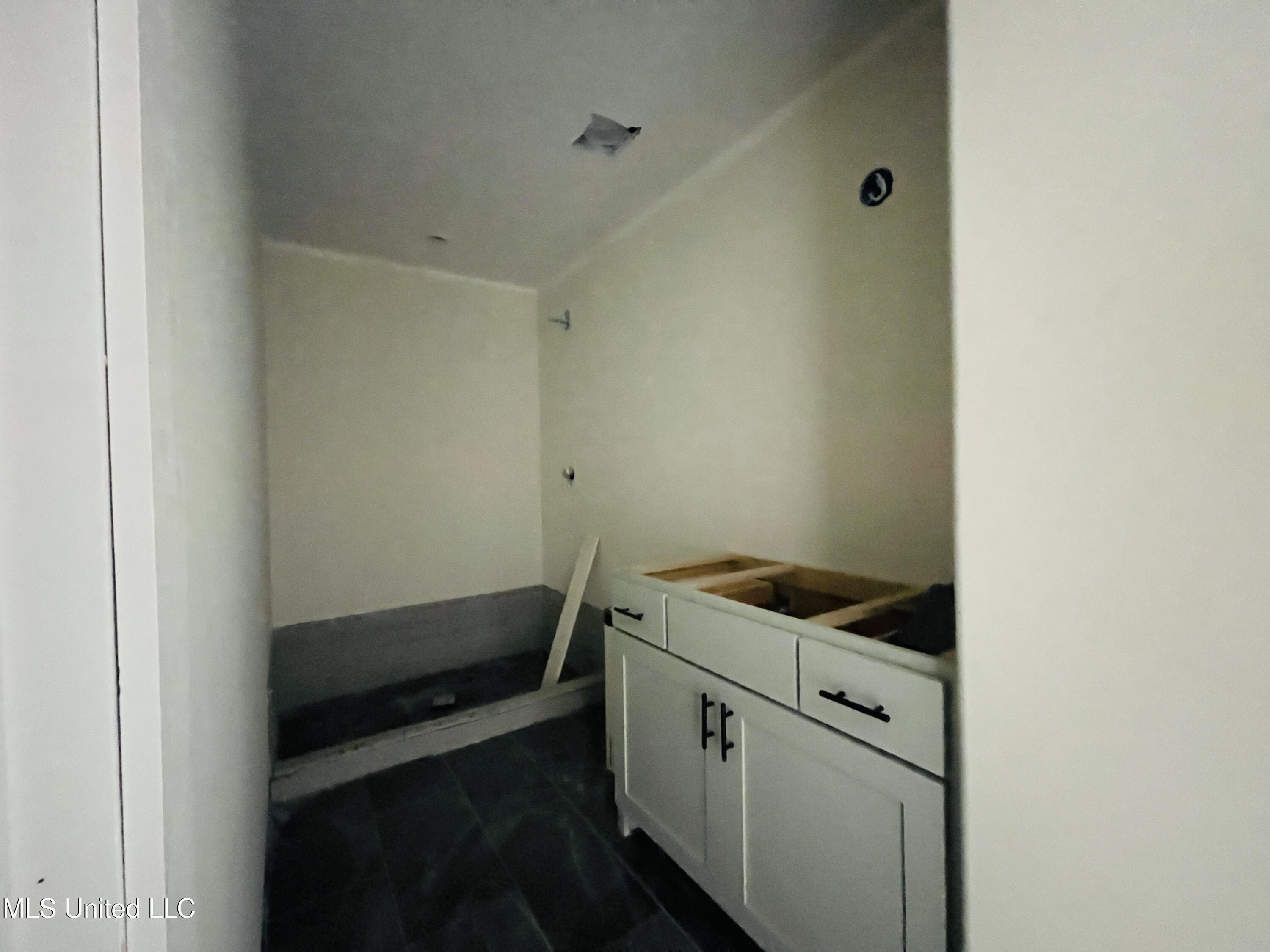 663 Moore Loop. Byhalia, MS 38611