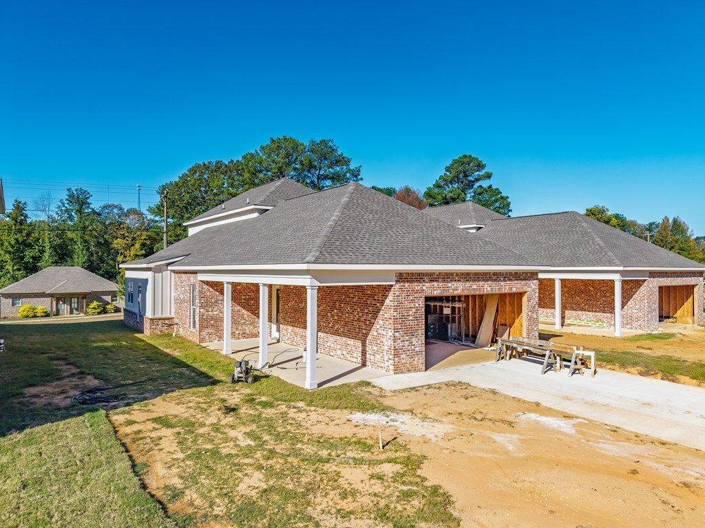 4905 S Lamar Blvd. Oxford, MS 38655