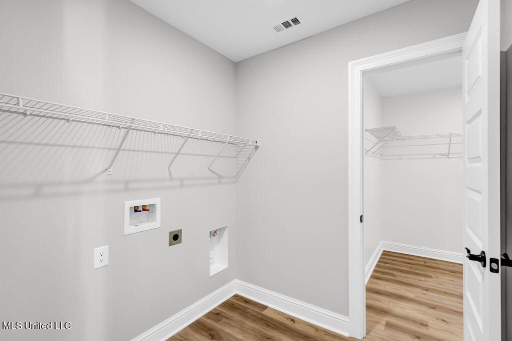 5900 Southwark Drive. Ocean Springs, MS 39564