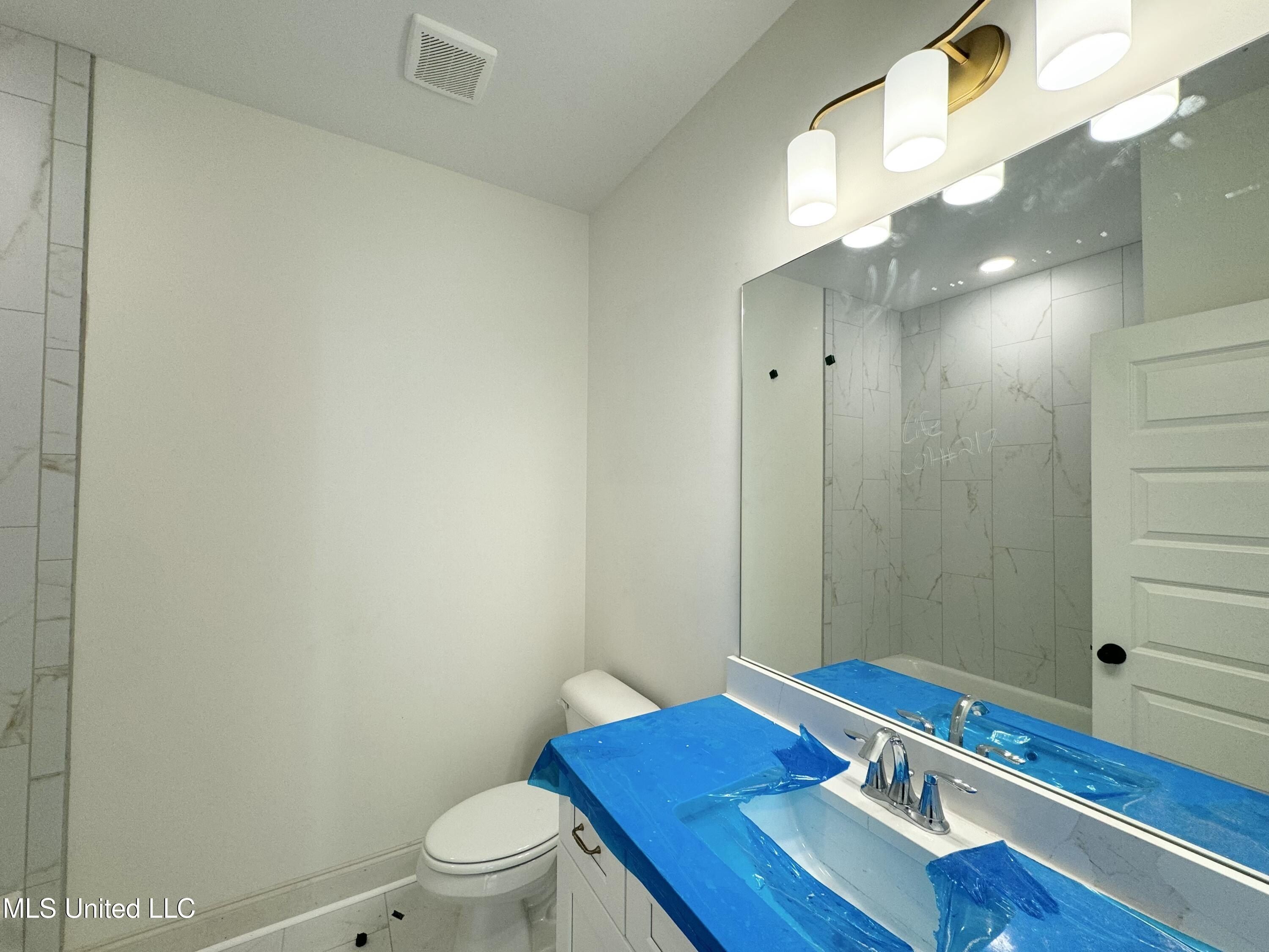 2544 Saint Charles Cove. Southaven, MS 38672