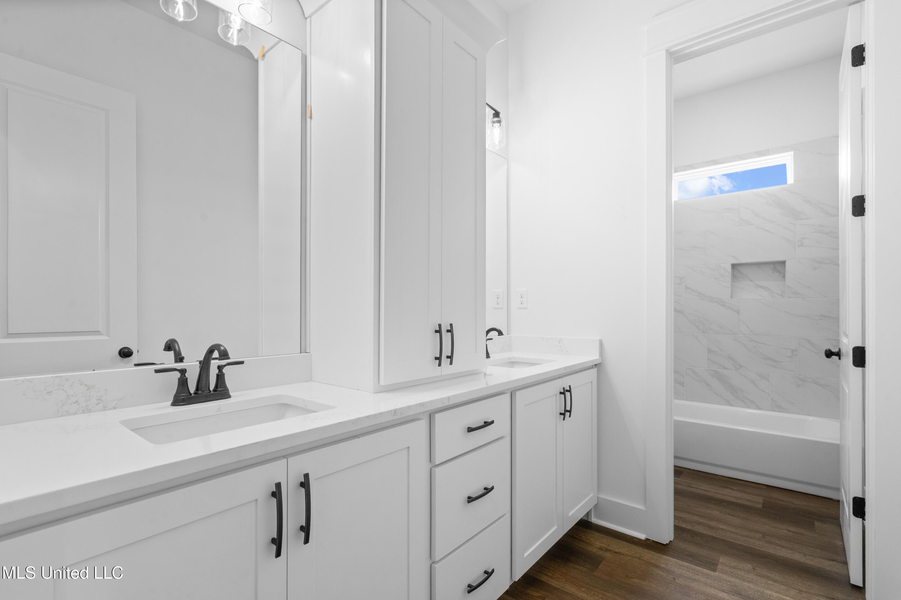 786 Hazelwood Drive. Lake Cormorant, MS 38641