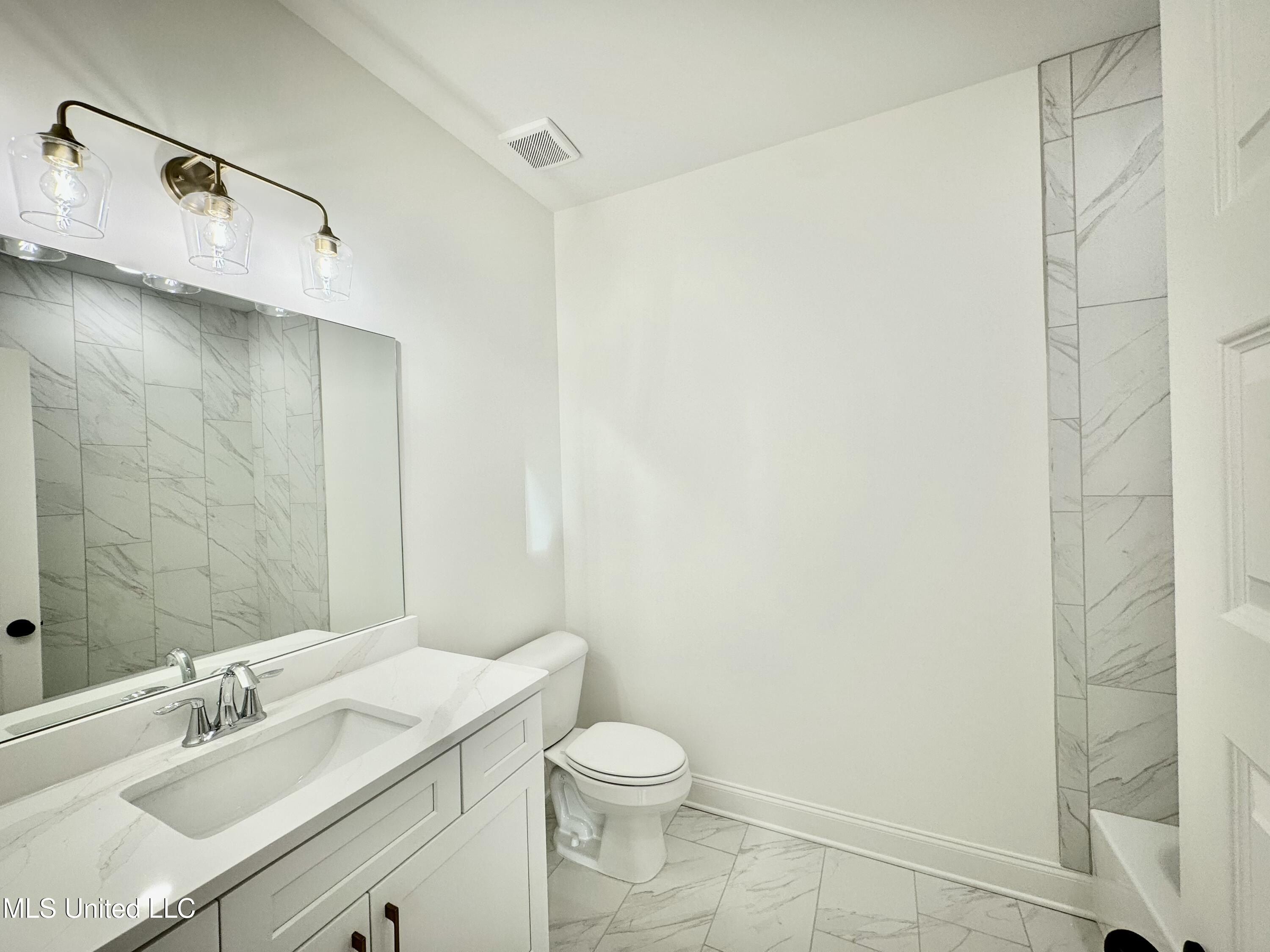 2532 Saint Charles Cove. Southaven, MS 38672