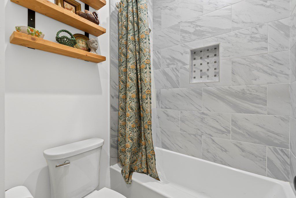 1126 West Jackson Street. Tupelo, MS 38804