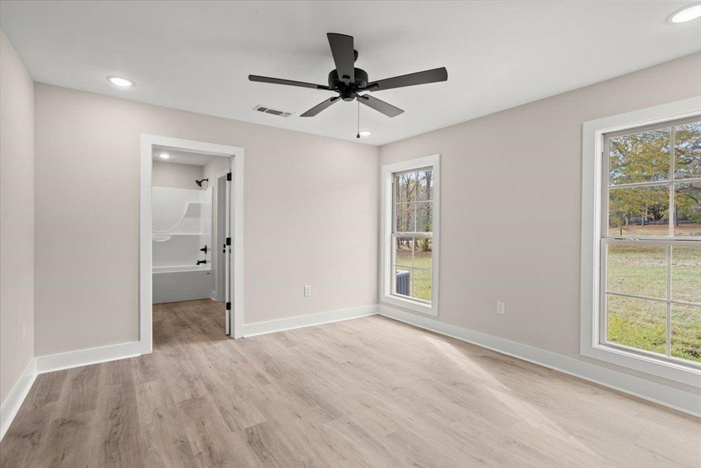 15 Briar Creek Circle. Laurel, MS 39440