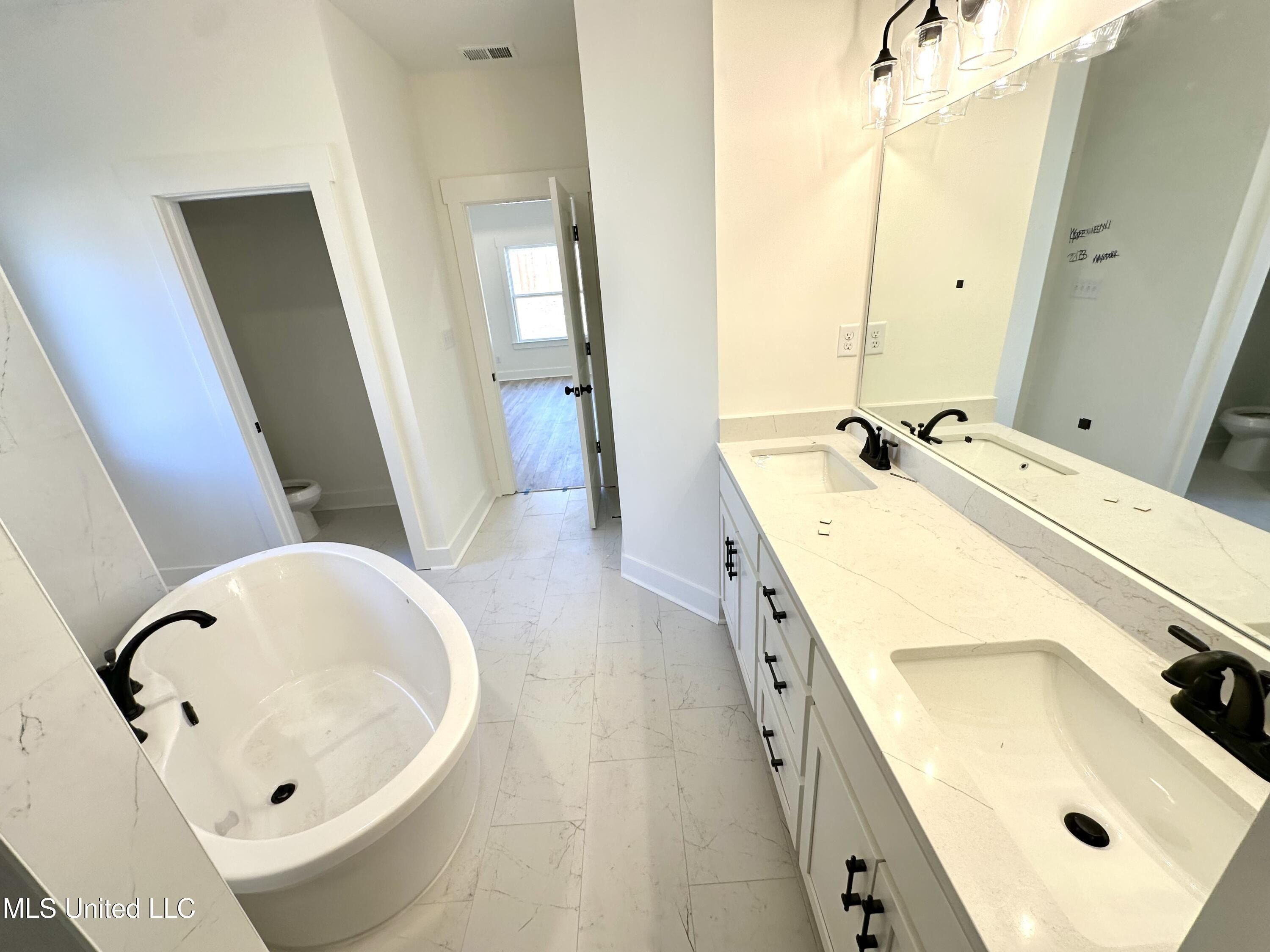 2952 Eden Lane. Nesbit, MS 38651