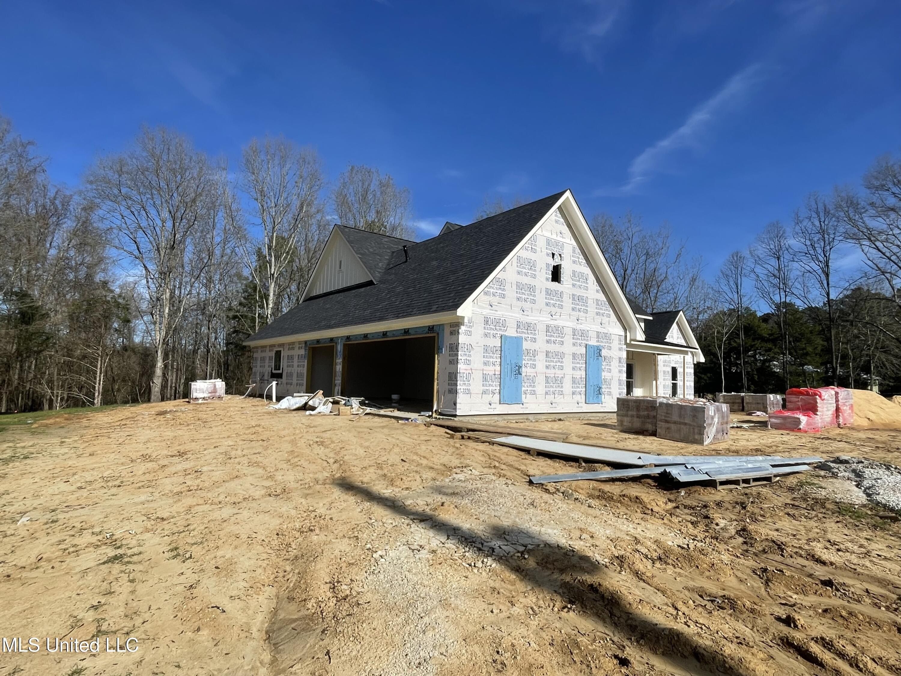 112 Cross Wind Drive. Flora, MS 39071