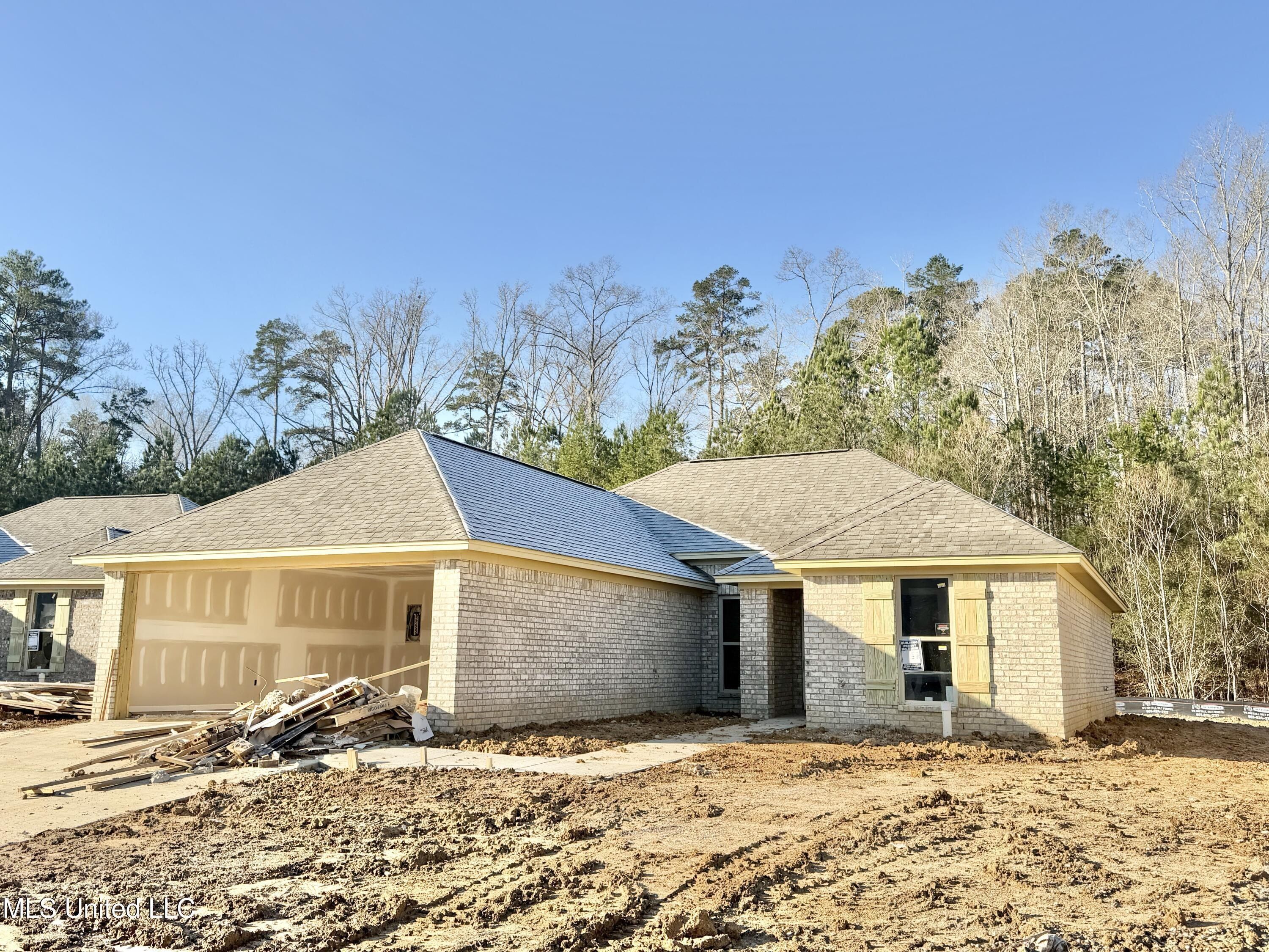 536 Stone Brook Place. Brandon, MS 39042