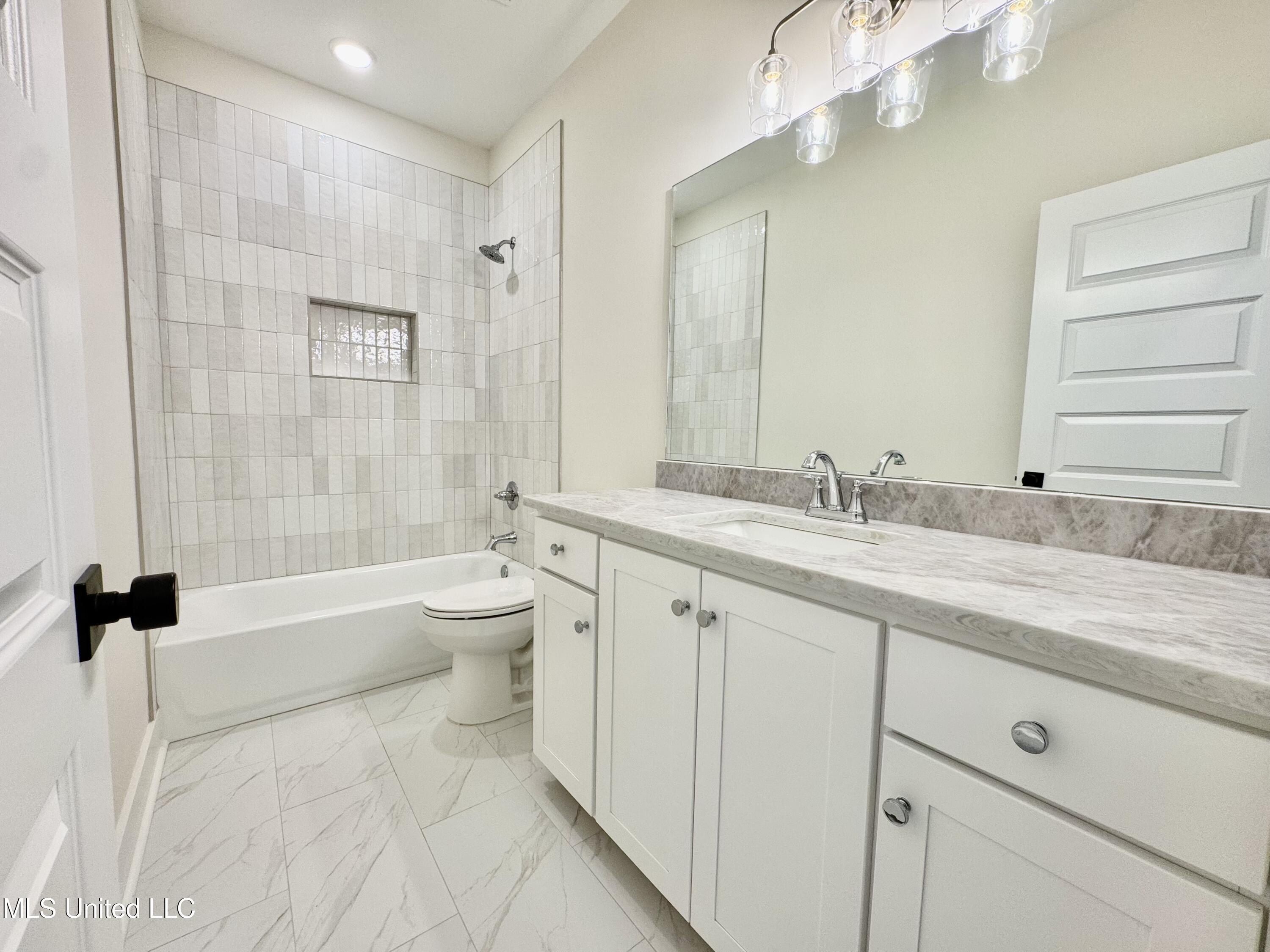 1755 Bakersfield Way. Nesbit, MS 38651