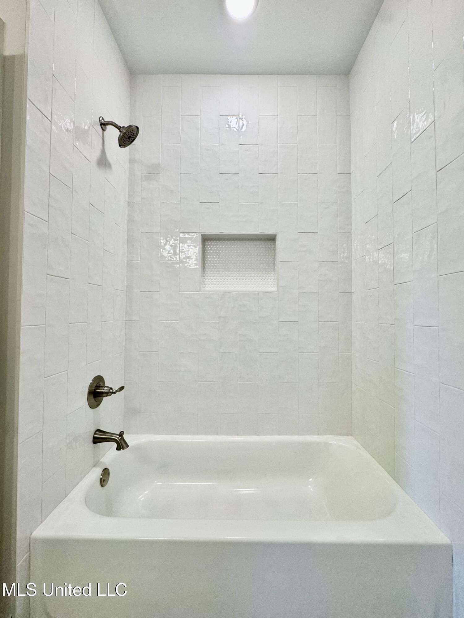 4276 Brooke Drive. Nesbit, MS 38651