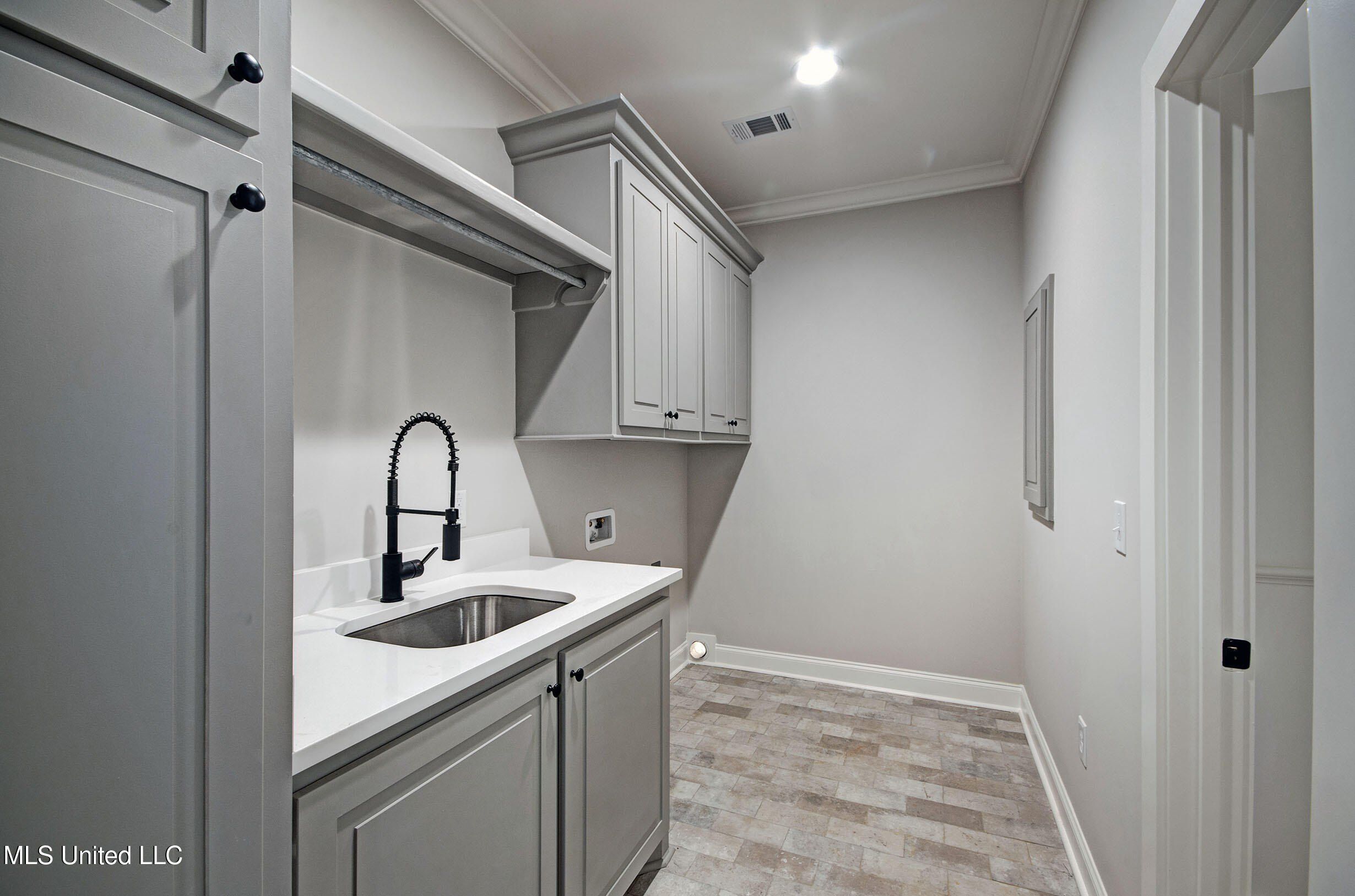 443 Baleigh Way. Canton, MS 39046