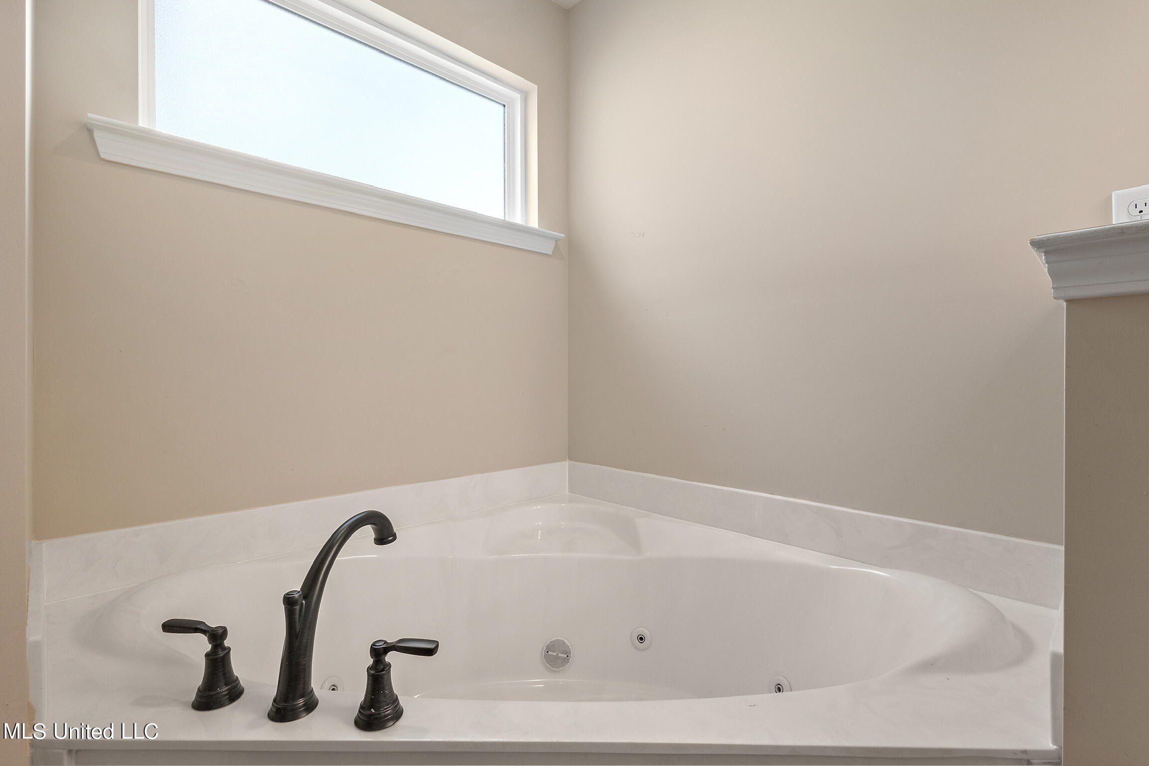 6432 Clover Court. Walls, MS 38680