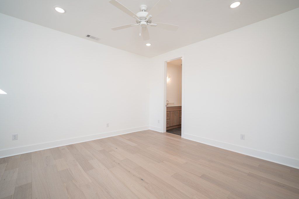 1219 Ivy Road. Oxford, MS 38655