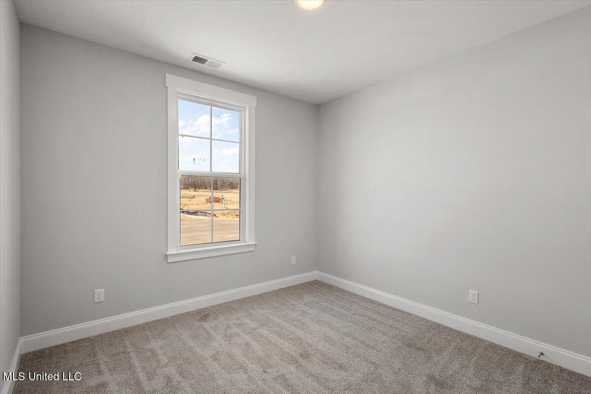 617 Sunflower Street. Nesbit, MS 38651