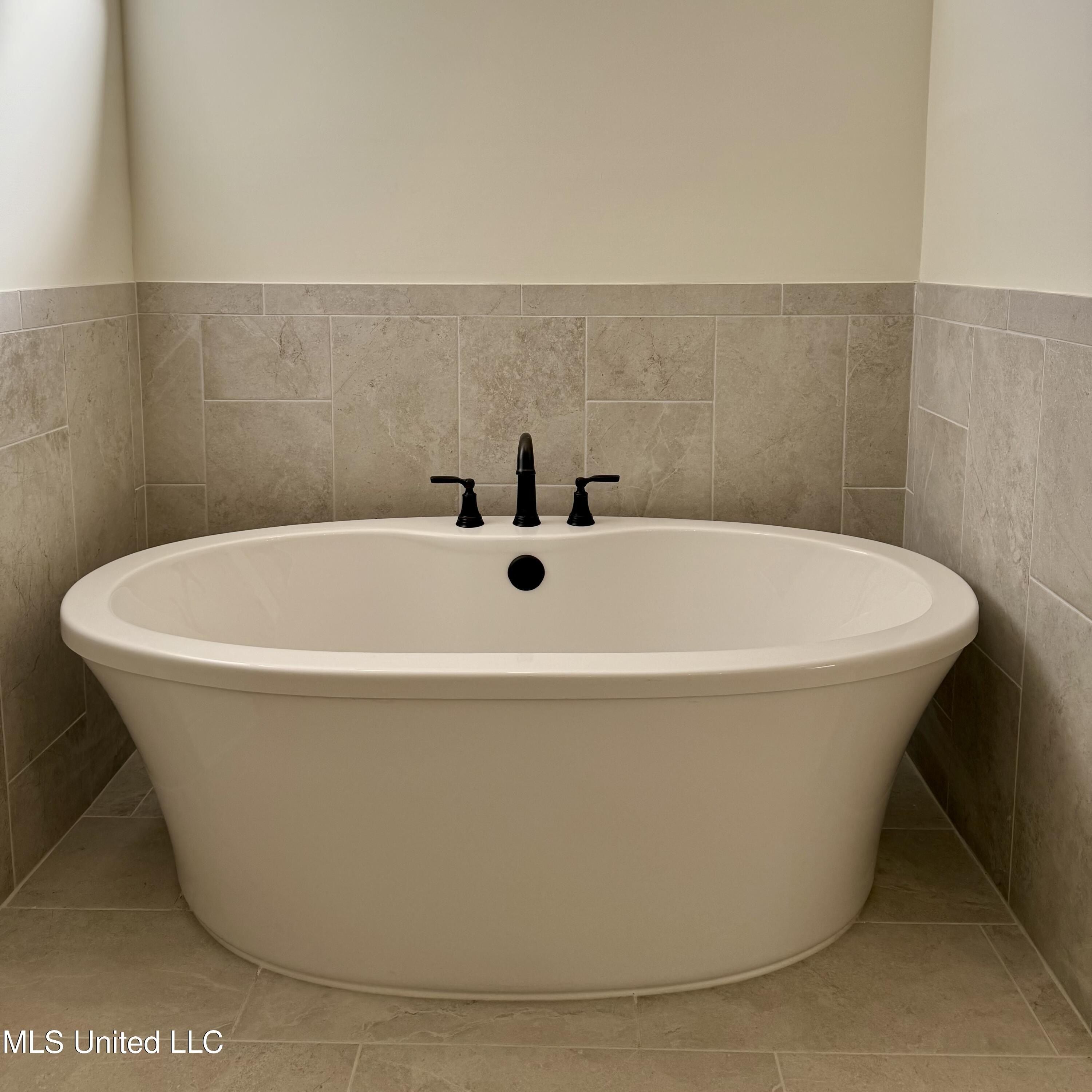 502 Bolivar Drive. Nesbit, MS 38651