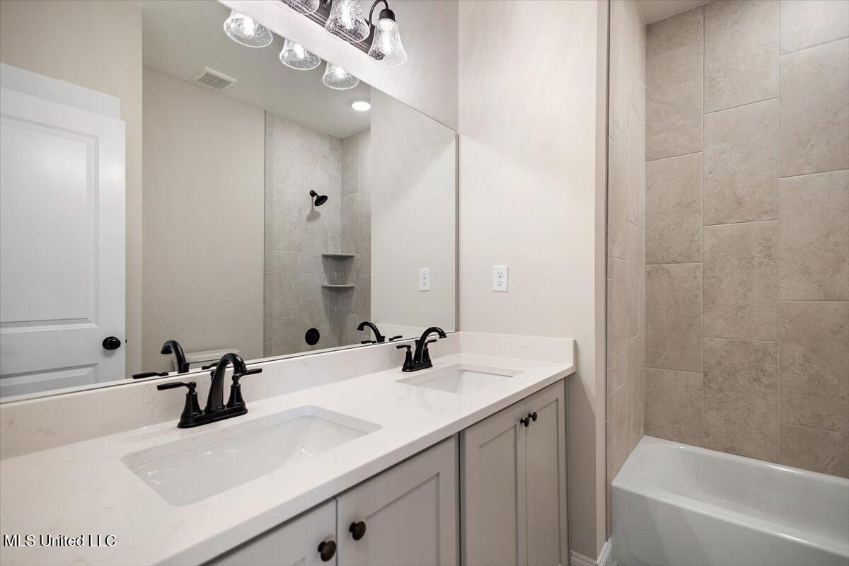 433 Sunflower Street. Nesbit, MS 38651