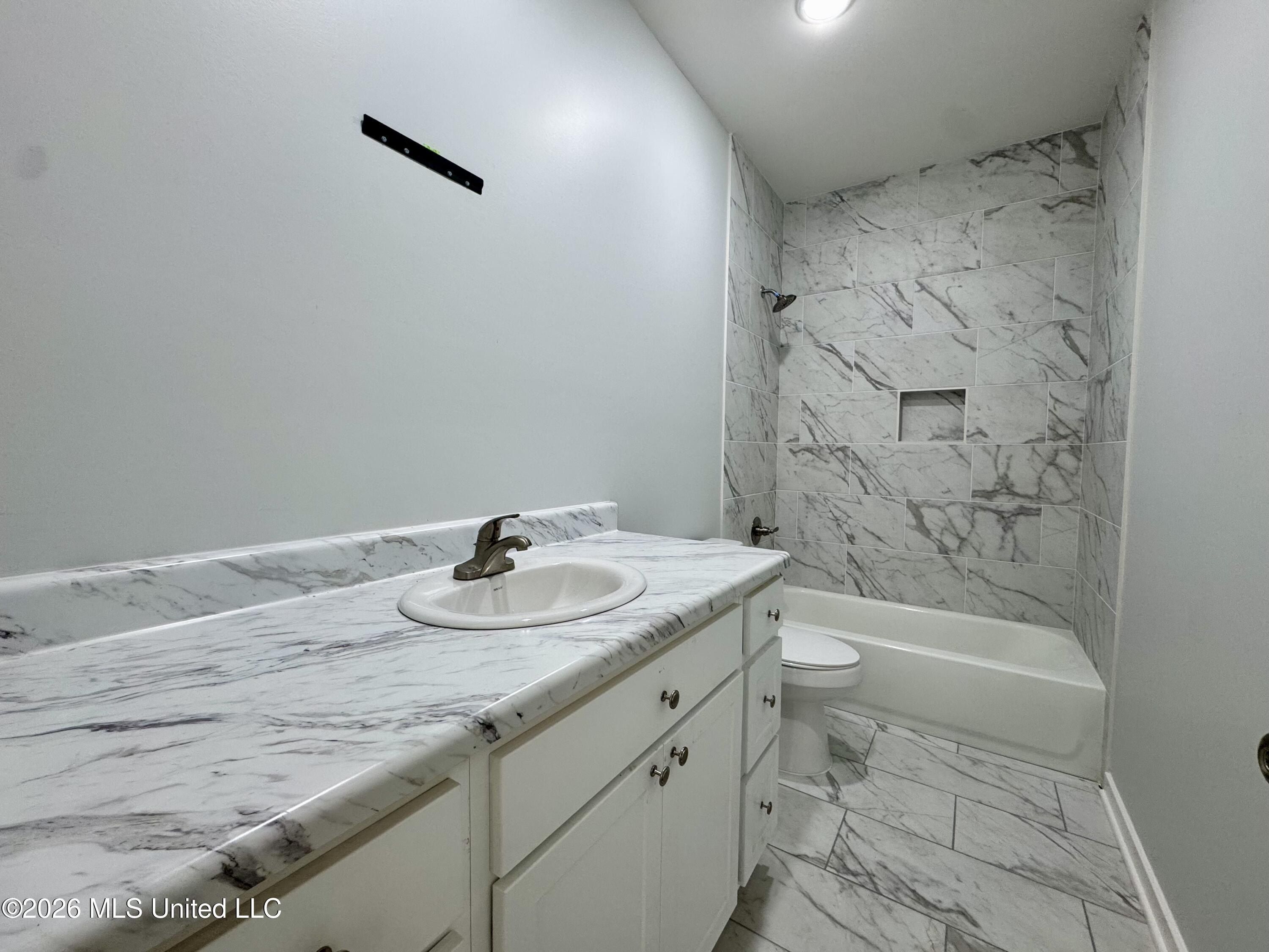 8780 E Thunderbird Drive. Hernando, MS 38632