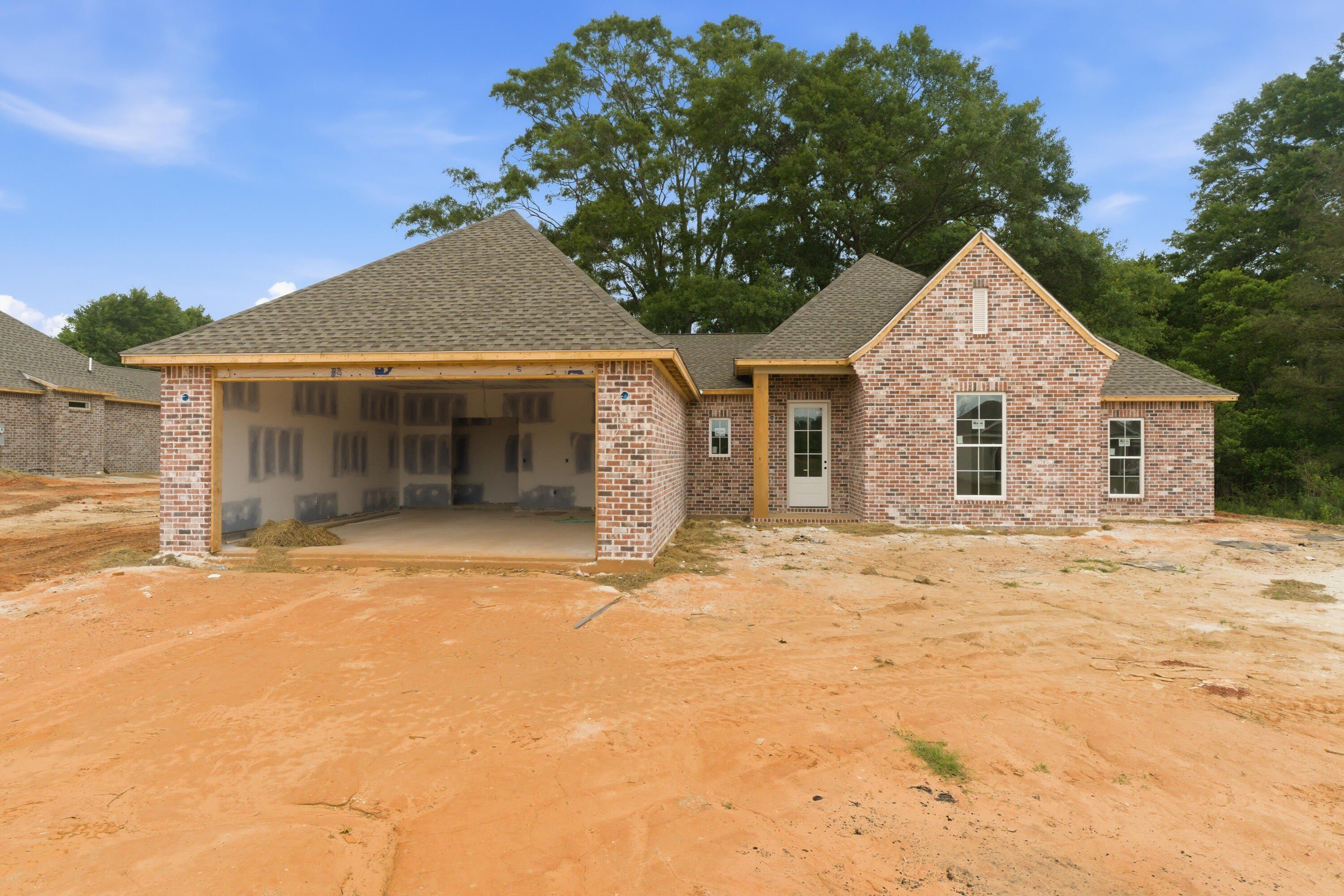 124 Micawber Loop. Hattiesburg, MS 39402