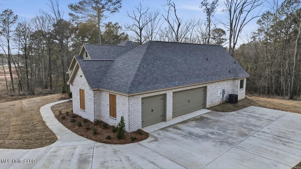 Mullican Road. Florence, MS 39073
