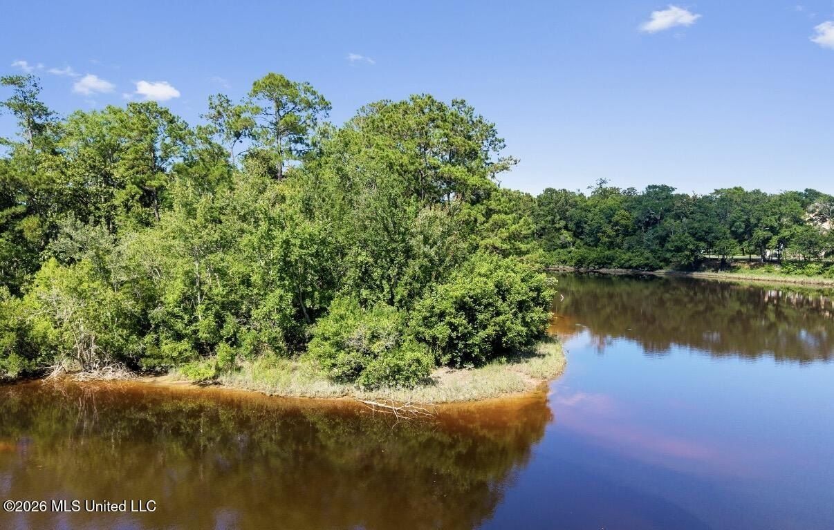 Woodland Circle Lot 11. Biloxi, MS 39532