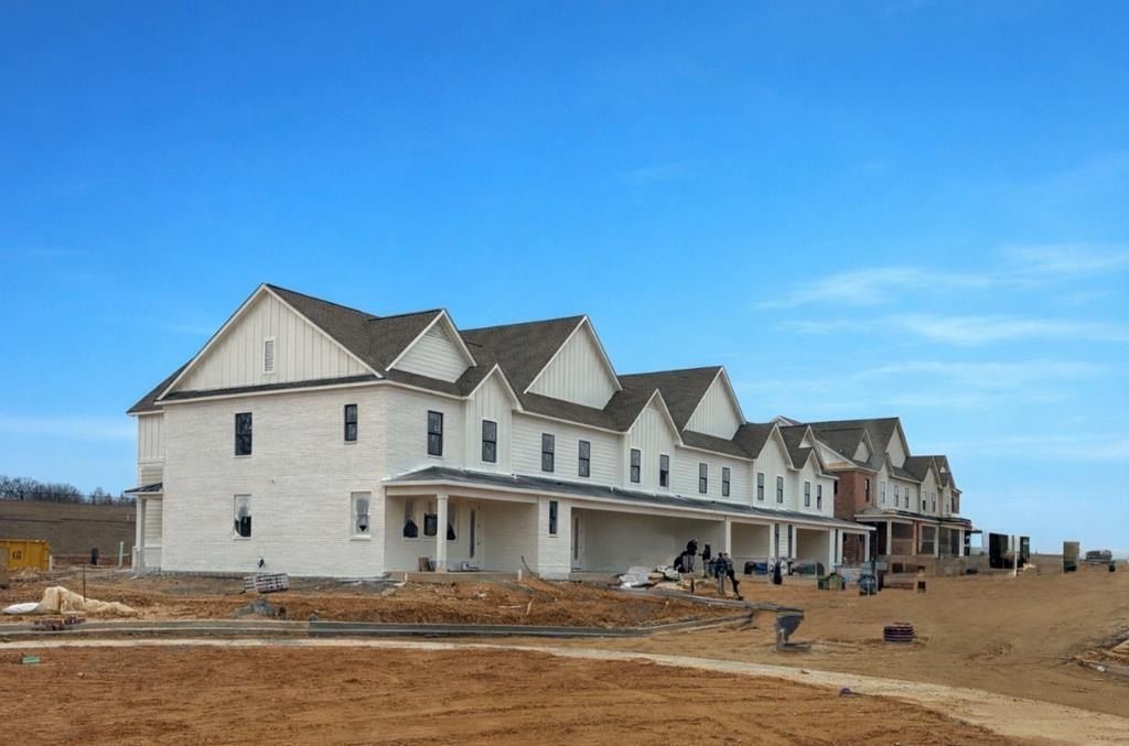 1705 Champion Way. Oxford, MS 38655