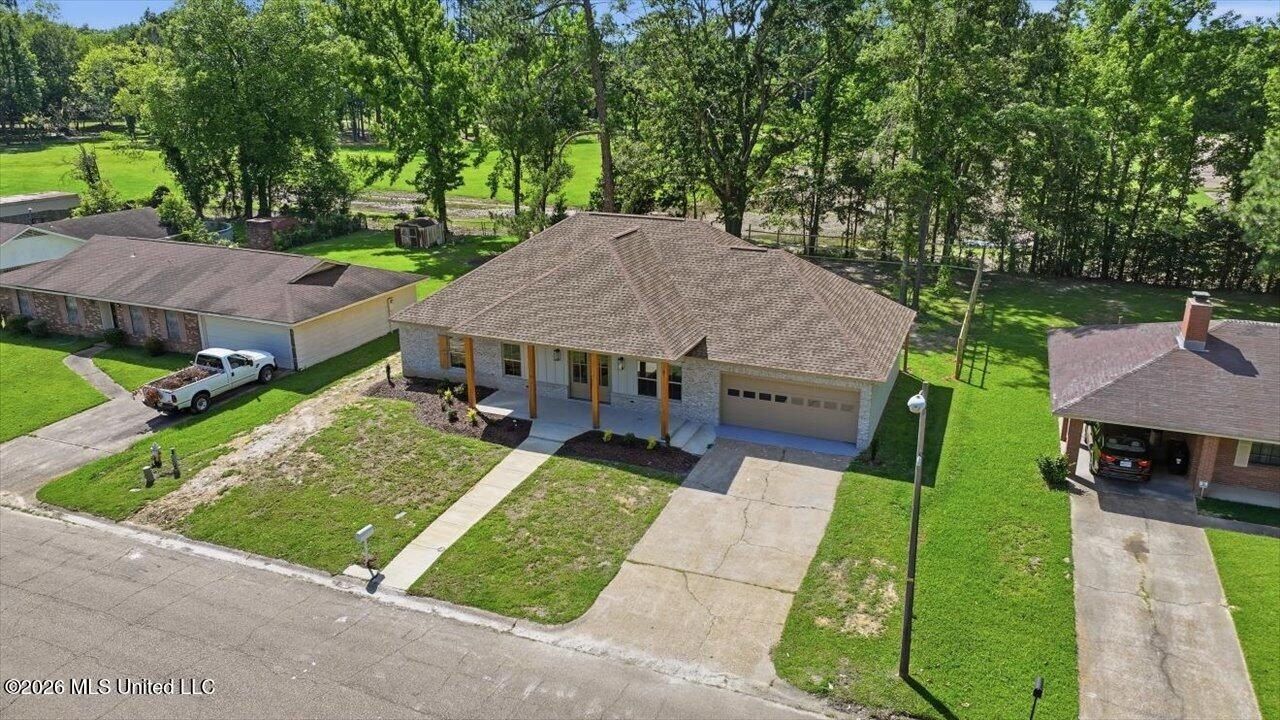 280 Fairfield Drive. Jackson, MS 39206