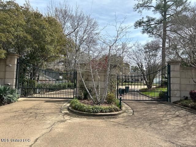 Eastparke Cove Lot 26. Jackson, MS 39211