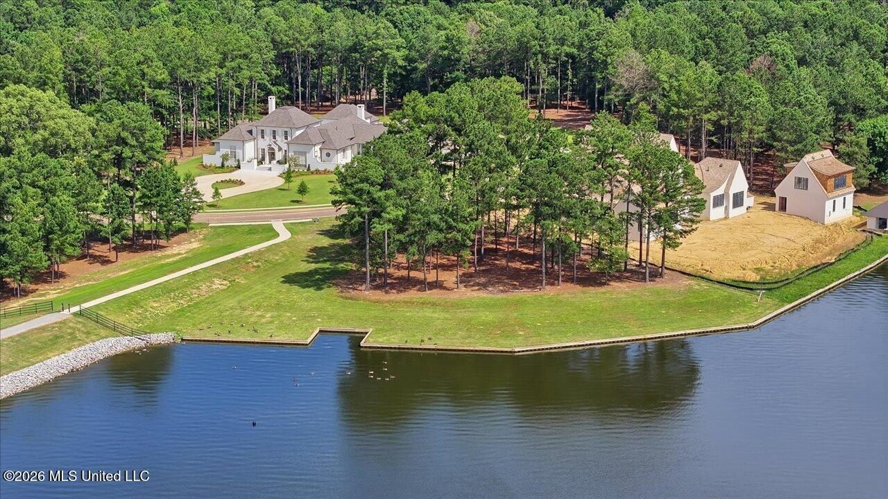 Winbourne Lp Lot Bb. Madison, MS 39110