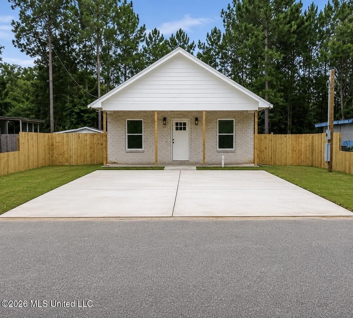 1805 Broadmoor Drive. Gautier, MS 39553