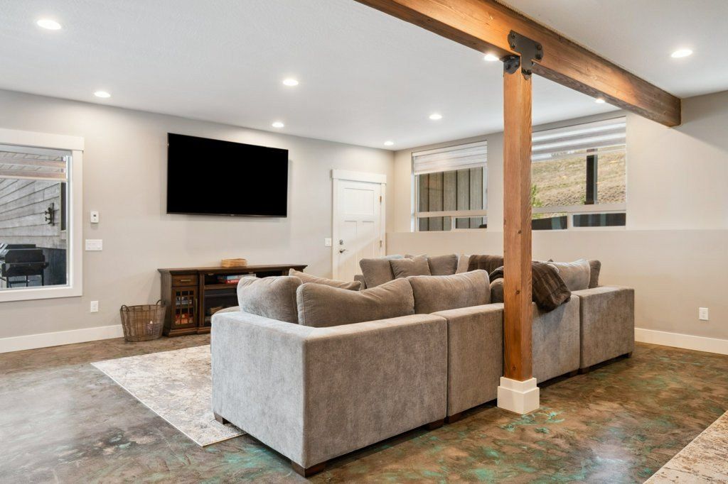 11021 Coulter Pine Street. Lolo, MT 59847