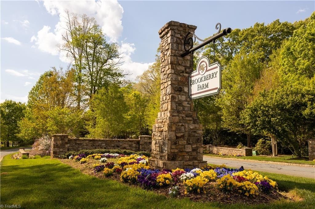 1811 Chanterelle Court. Winston-Salem, NC 27106