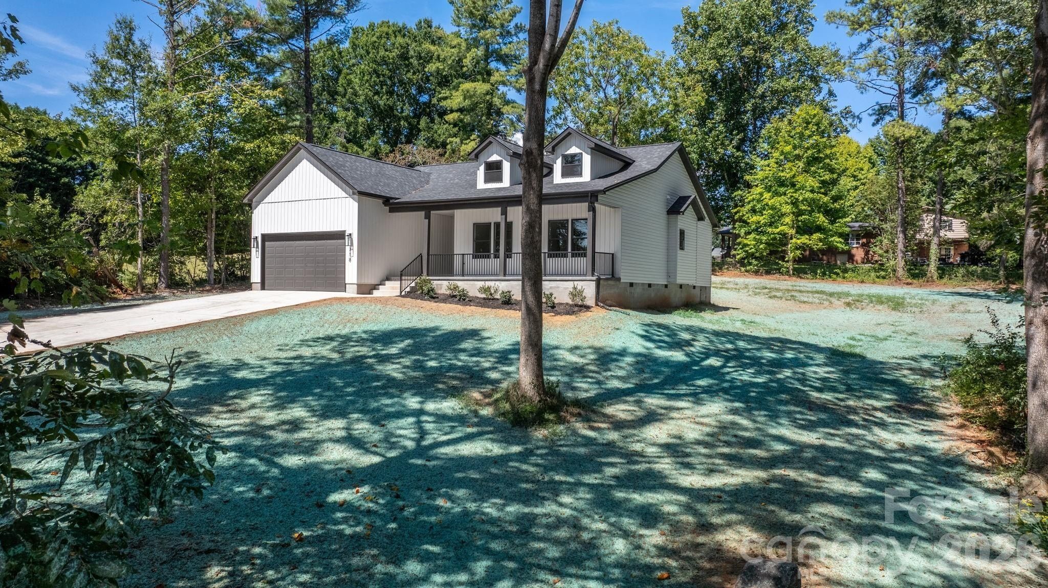 718 W 1St Street. Newton, NC 28658