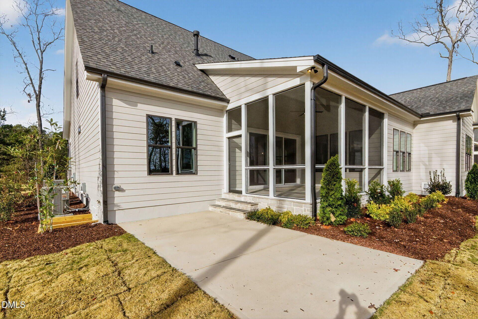 694 Mollie Mdw Drive. Zebulon, NC 27597