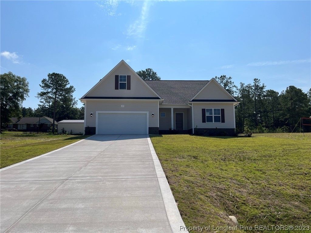 24 Black Oak Place. Spring Lake, NC 28390