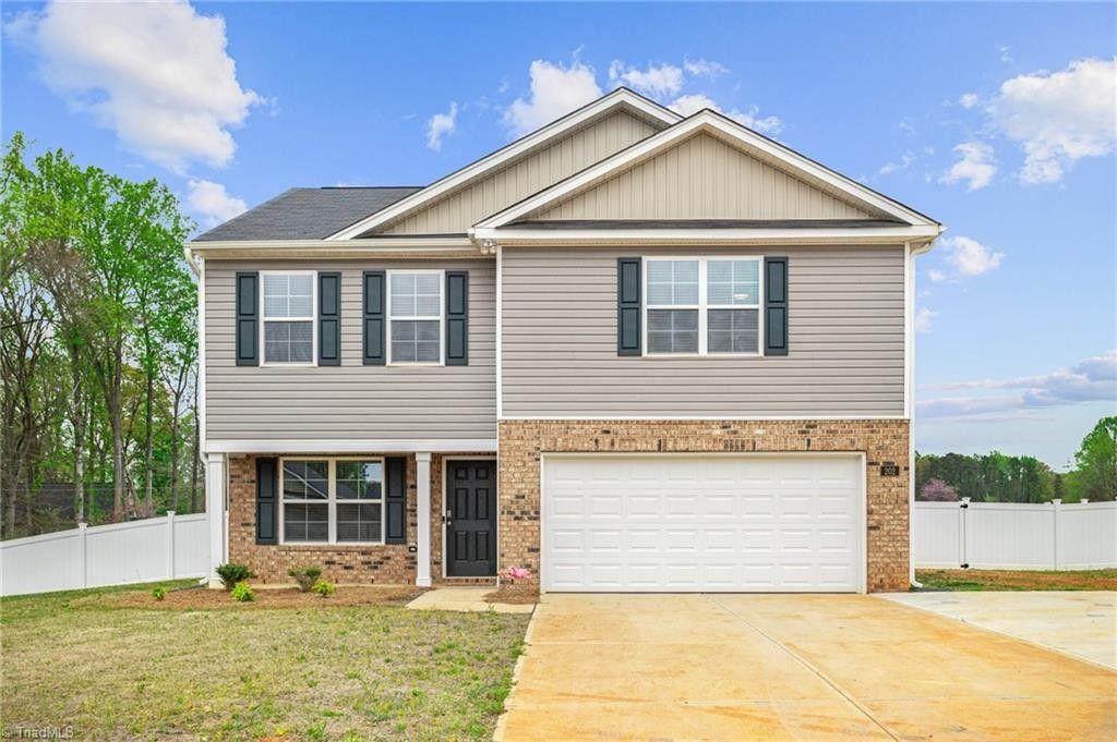 202 Hickory View Lane. Lexington, NC 27292