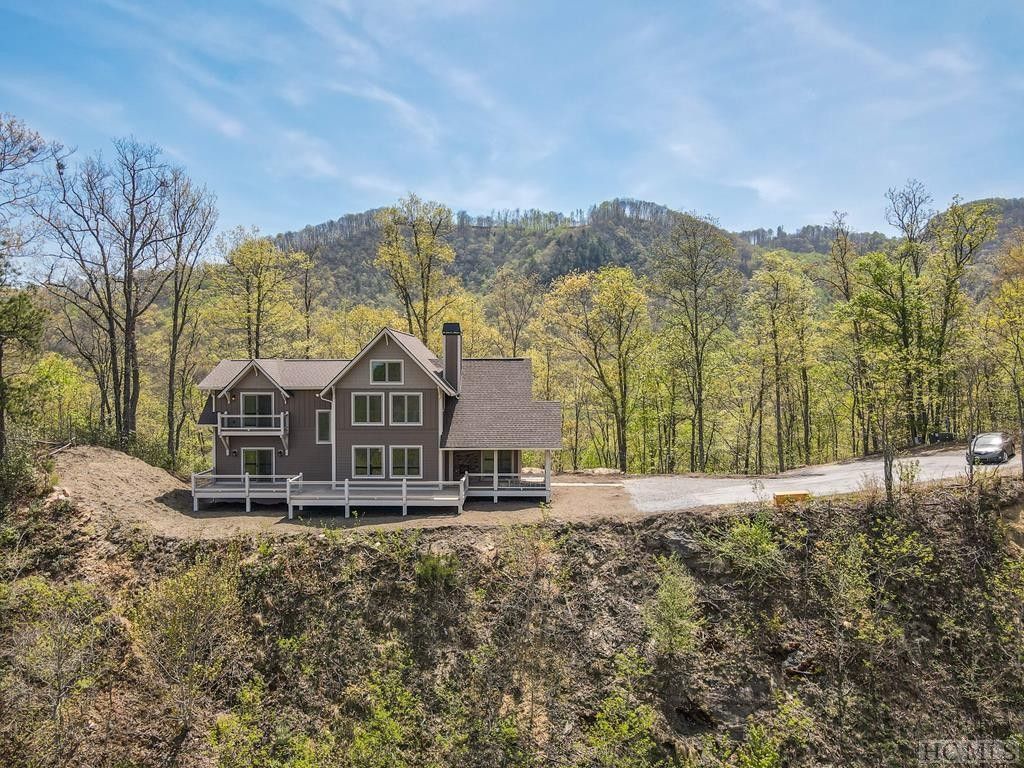 346 Birdymay Drive. Tuckasegee, NC 28783