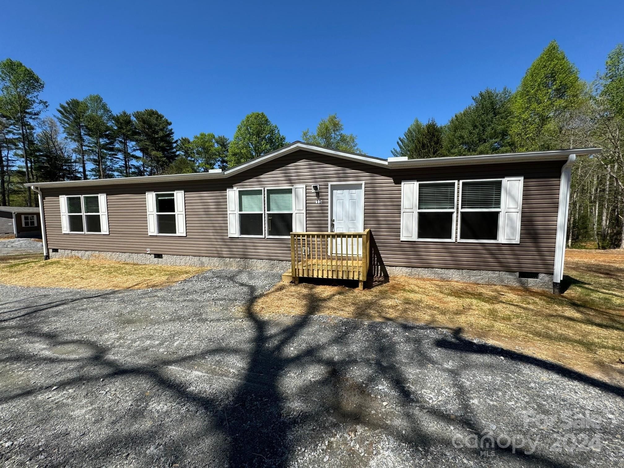 15 Tupper Lane. Hendersonville, NC 28792