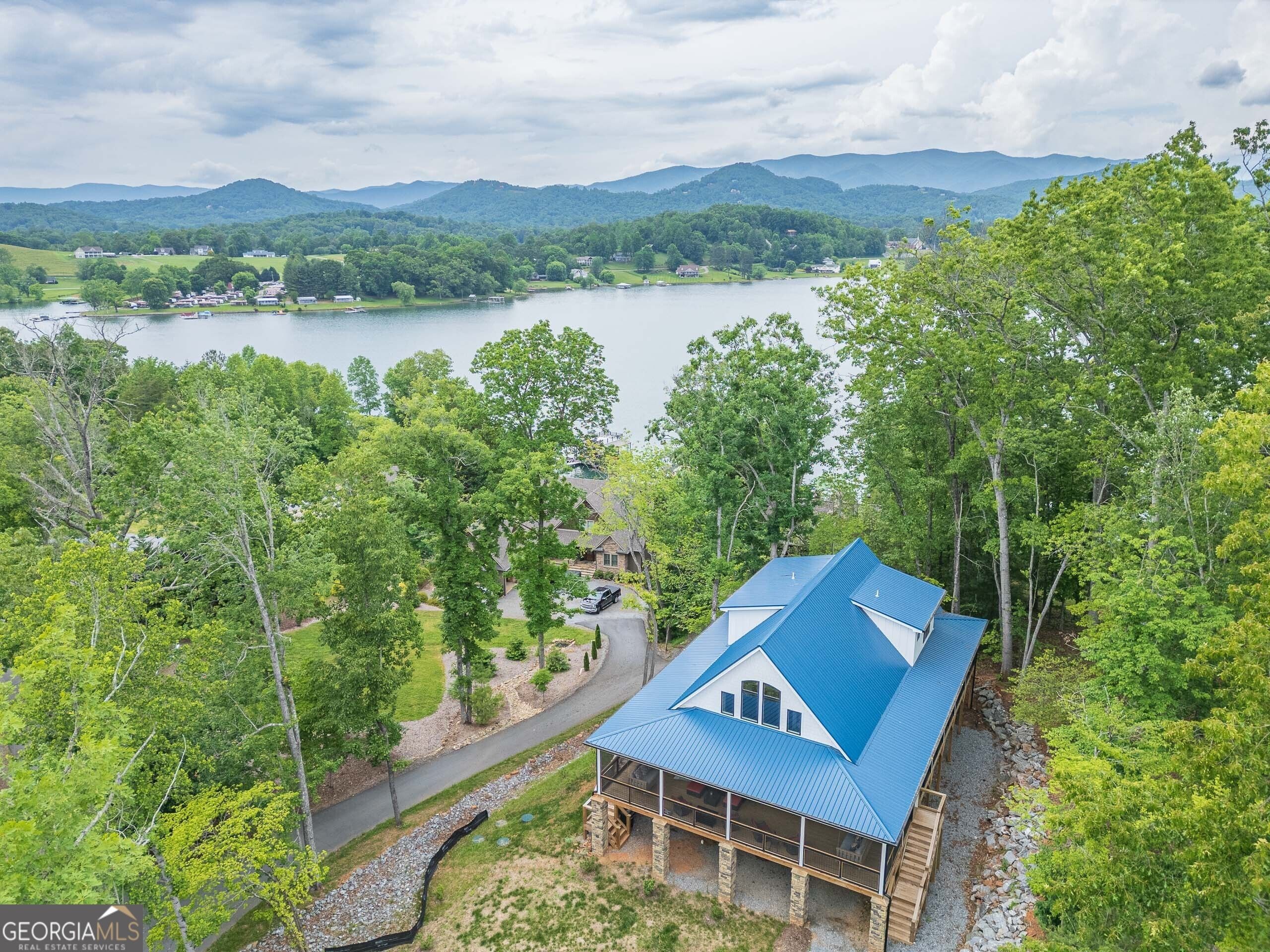 328 Mccracken Point. Hayesville, NC 28904