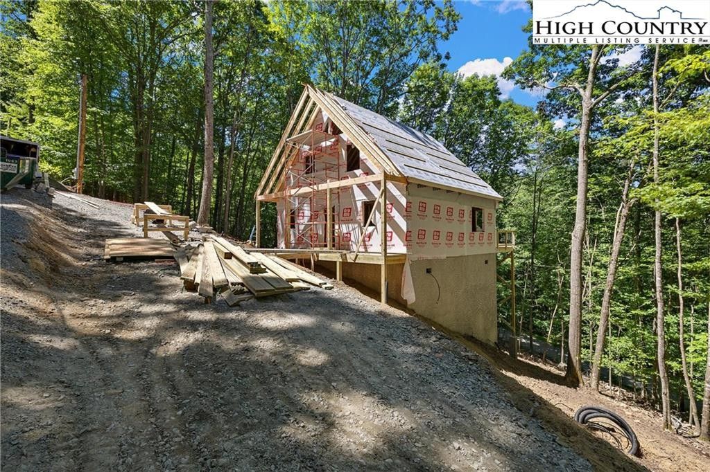 207 Jackpine Road. Beech Mountain, NC 28604