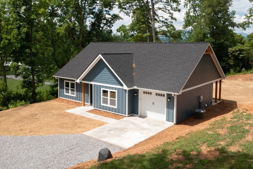 91 Dewey Ridge. Hayesville, NC 28904