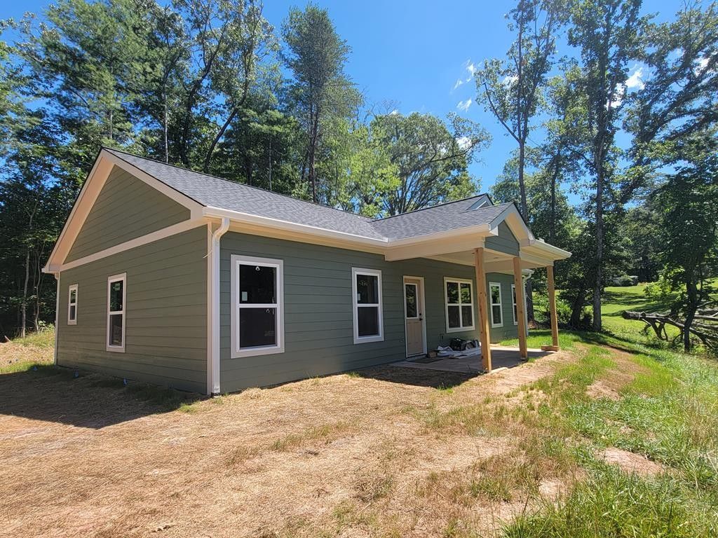 3 Paisley Pass. Hayesville, NC 28904