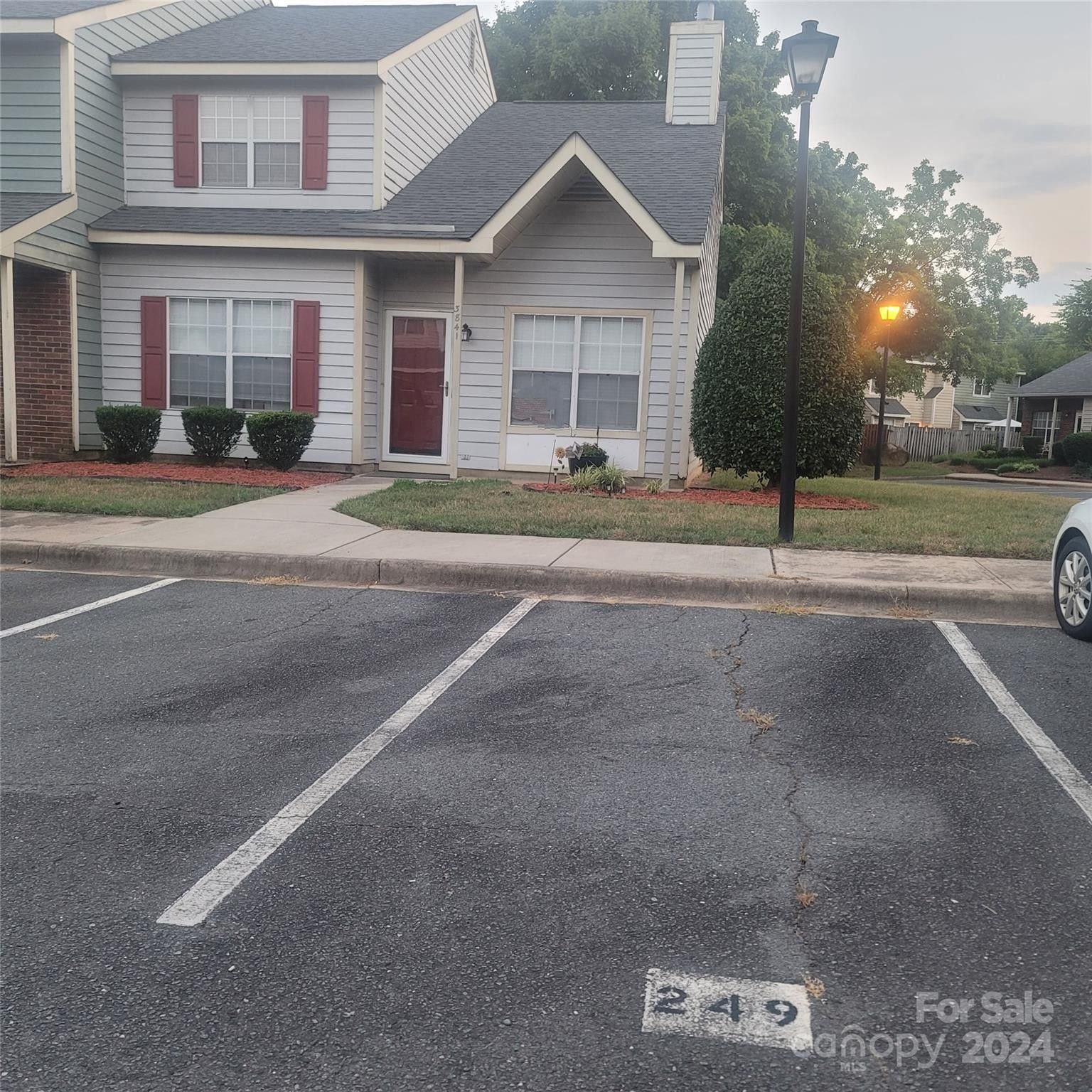 3841 Mosscroft Lane. Charlotte, NC 28215